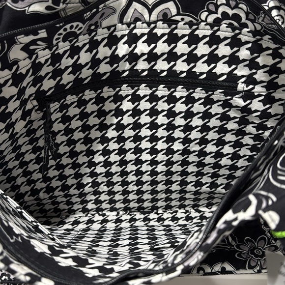 New with tags Vera Bradley midnight Paisley pleated tote - Picture 6 of 7